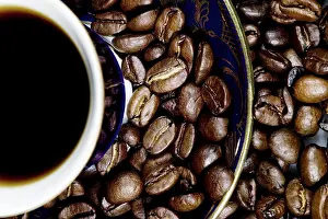 Studio Shot Of Coffee Prints: Coffee beans