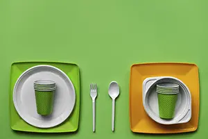 Colorful Disposable Tableware Prints: Colorful plastic disposable tableware