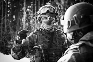 German Special Police Forces Prints: The commander of the special forces makes a briefing before the operation