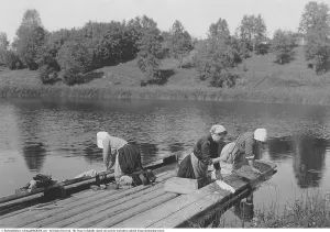 Woman Doing Laundry Outdoors Prints: Doing the laundry in the 1930s