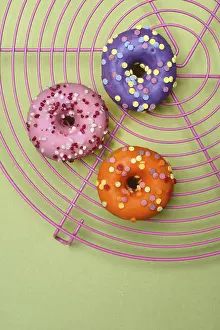 Decorative Donuts Prints: Donuts on wire rack, doughnut