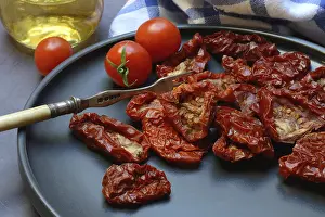 Vegetable Food Photography Prints: Dried tomatoes on plate with fork