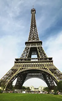 Old Town Architecture Style Prints: Eiffel Tower, central perspective