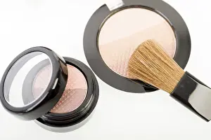 Cosmetic Studio Photography Prints: Eye shadow with brush