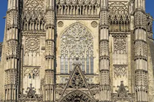 Uninhabited Historic City Centre Prints: Detail of the facade with rose window