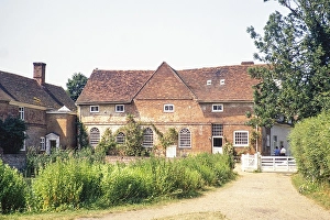 Empty European Villages Prints: Feldstudienzentrum, Flatford Mill, Suffolk, England, Vereinigtes Koenigreich Juli 1972