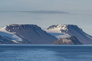 Table Mountains Russia Prints: Flat table mountains covered with ice