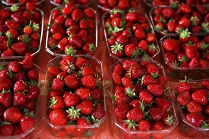 Healthy Eating Still Life Prints: Fresh strawberries
