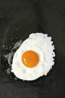 Fried Egg Prints: Fried egg in black pan