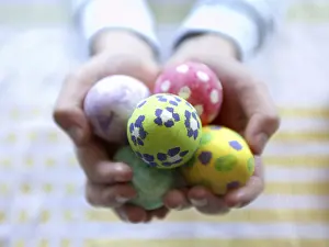 Multicoloured Easter Eggs Prints: Giving Easter Eggs