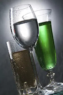 Bright Studio Shot Prints: Glasses and beverages on a studio background