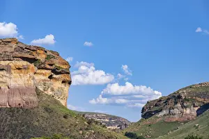 Deserted Grassland Landscape Prints: Grassland with sandstone cliffs and cliffs