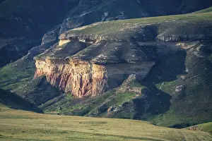Nature Reserve Photography RSA Prints: Grassland with sandstone cliffs and cliffs