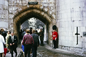 United Kingdom Defence Work Prints: Guardsman standing Middle Tower