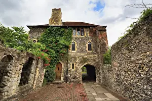 Historic Building Prints: Historic building with passageway