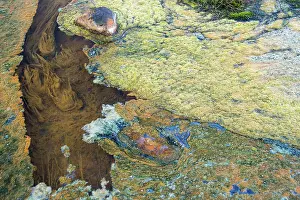 Fjallabak Nature Reserve Prints: Hop spring with algae and minerals