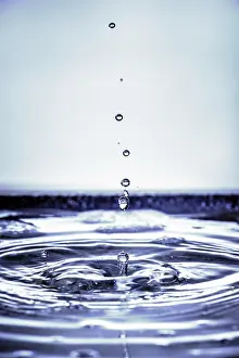 Beautiful Abstract Picture Prints: An image of a beautiful water drop background