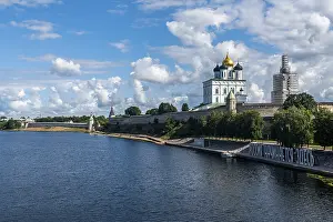 UNESCO Site Pskov Prints: The kremlin and the Trinity Cathedral in Pskov