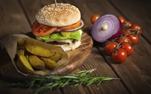 Burger Detail View Prints: Large appetizing burger with beef