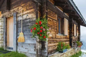 Alpine Hut Prints: Lovingly decorated mountain hut