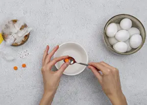 Easter Egg Chick Decoration Prints: How to make a chick from eggs for Easter decor