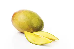 Studio Shot Of Mango Prints: Mango with slices of mango