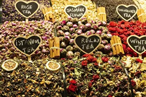 Inflorescence Decoration Prints: Market with different types of tea