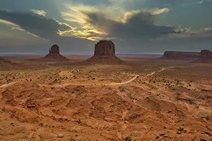 Monument Valley Landscape Prints: Monument valley dramatic landscape