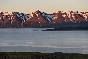 Iceland Mountain Landscapes Prints: Mountains in the evening light