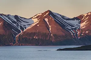 Icelandic Mountain Range Prints: Mountains in the evening light