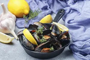 Mussel Prints: Mussels in the Shell with Lemon Print
