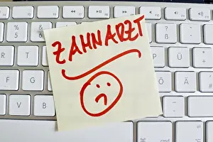 European Medicine Prints: A note on the keyboard of a computer as a reminder: Dentist Austria