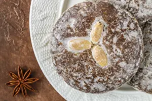 Nuremberg Gingerbread Prints: Nuremberg gingerbread with nuts (almonds)