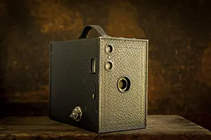 Old Camera Prints: Old camera on brown background