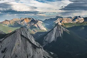 Panoramic Mountain View Prints: Panoramic view of mountain landscape