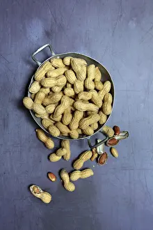 Tableware Photography Prints: Peanuts in shell, Germany