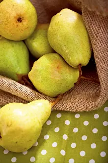 Fresh Produce Display Prints: Pears on a table