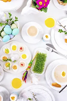 Traditional Easter Meal Ideas Prints: The perfect table with colorful table decorations for Easter