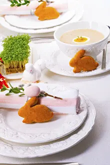 Traditional Easter Meal Prints: The perfect table with colourful table decorations for Easter