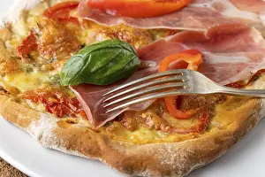 Italian Food Photography Prints: Detail of a pizza with ham and basil