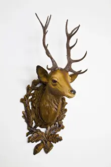 Plastic Deer Head Prints: Plastic deer head, side view