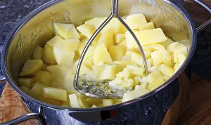 German Kitchen Utensils Prints: Preparation mashed potatoes, mashed potatoes