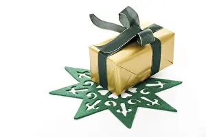 Advent Season Gifts Prints: Present with a felt mat