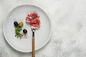 Studio Shot Image Prints: Prosciutto on a fork, top view
