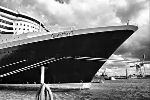 Elbe Philharmonic Hall Prints: Queen Mary 2