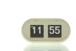 Time Pressure Prints: Retro clock with five to twelve