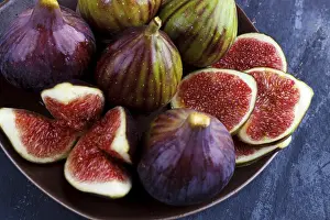 Tropical Fruit Images Prints: Ripe figs on dark rustic background