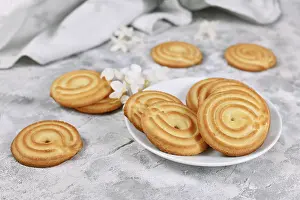Bakery Dessert Photography Prints: Round ring shaped spritz biscuits