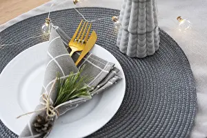 Christmas Table Setting Prints: Serving a festive table with plates