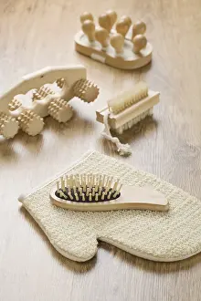 Natural Light Studio Shot Prints: Set of wooden objects with bast